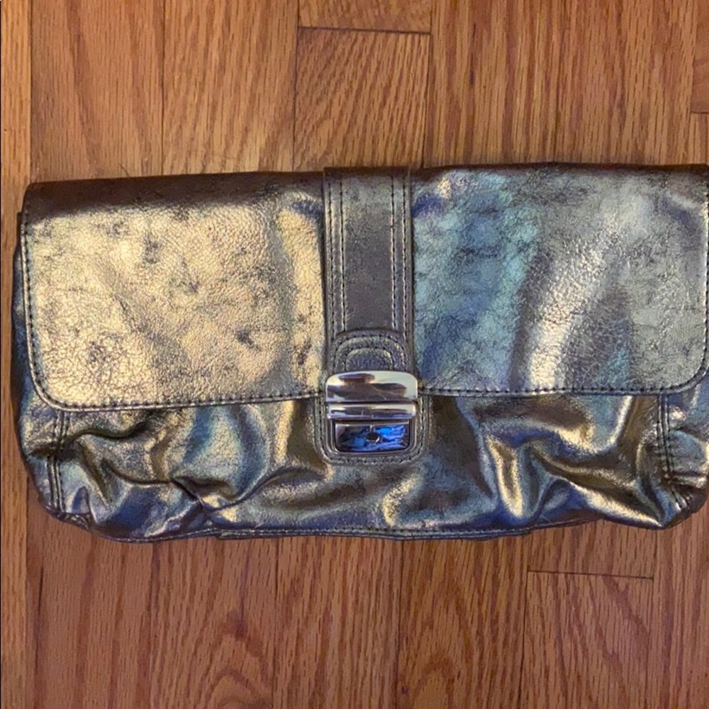 Express gold clutch